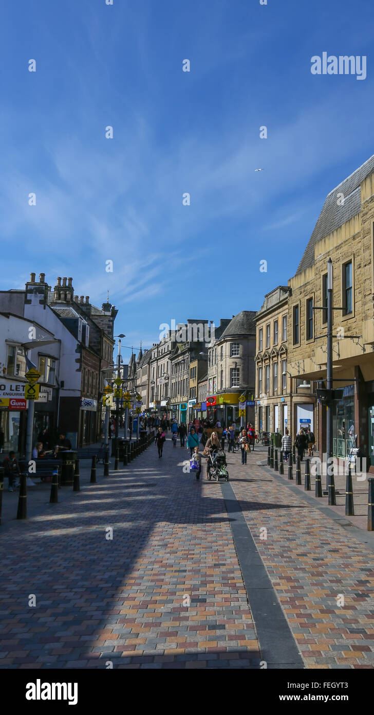 Läden und Geschäfte im Zentrum in der Stadt Inverness in den Highlands von Schottland, UK Stockfoto
