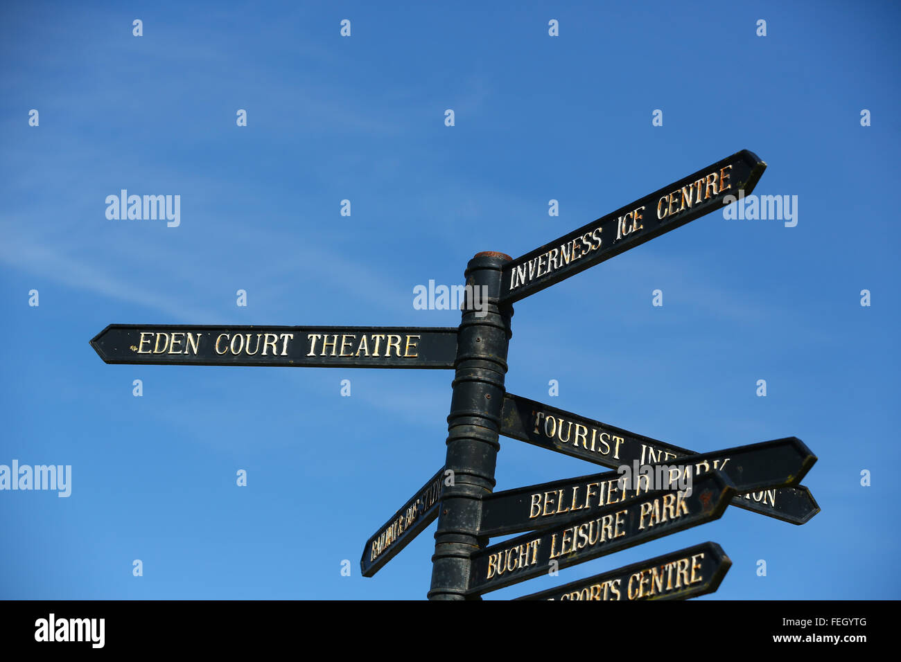 Straßenschild Besucher zu verschiedenen Sehenswürdigkeiten in der Stadt Inverness in den Highlands von Schottland, UK Stockfoto