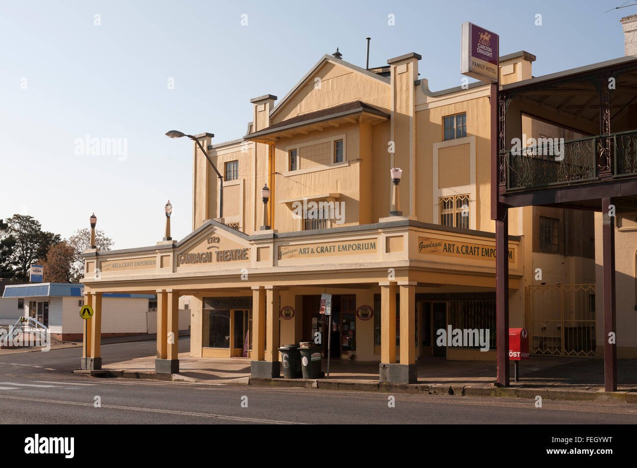 Das ehemalige Gundagai Theatergebäude jetzt ein Ladengeschäft Sheridan St Gundagai New South Wales Australien Stockfoto