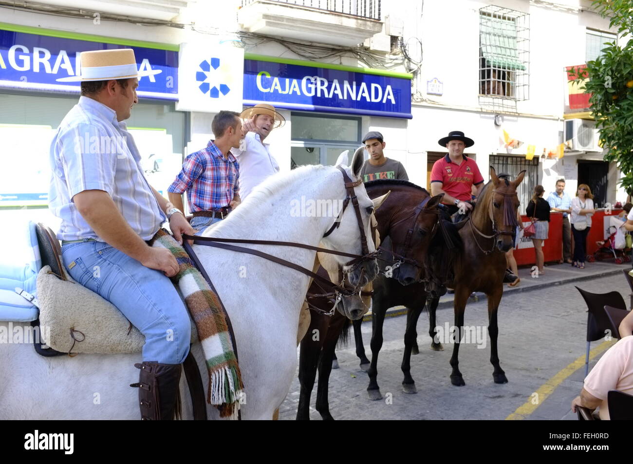 Pferde und Reiter bei einem Stadtfest. Montefrio, Provinz Granada. Spanien Stockfoto