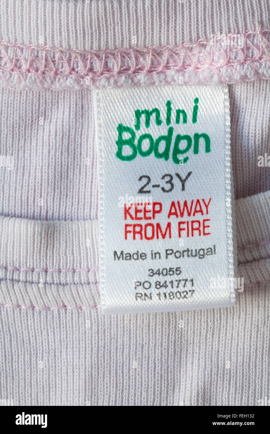 In der Nähe von Brand Label in mini Boden Kleidungsstück für 2-3 Y in Portugal - in Großbritannien Großbritannien Großbritannien Stockfoto