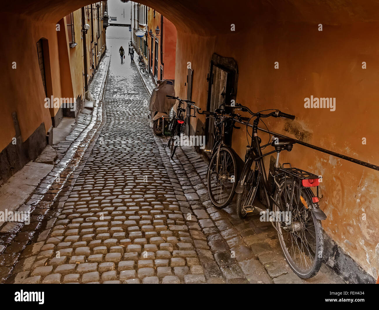 Fahrräder, lehnte sich gegen eine Wand-Stockholm-Schweden Stockfoto