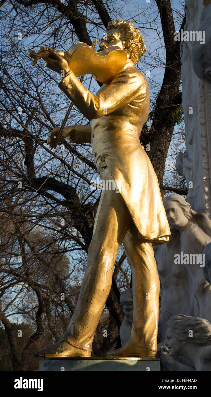 Vergoldete Bronzestatue von Johann Strauss (Junior), luxuriösten, Wien Stockfoto