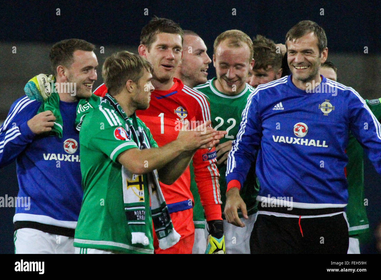 8. Oktober 2015 - Euro 2016-Qualifikation - Gruppe F - Nordirland 3 Griechenland 1. Nordirland-Spieler feiern, nachdem ihr Land für die Euro-Endrunde, zum ersten Mal in qualifiziert seiner "Geschichte. Stockfoto