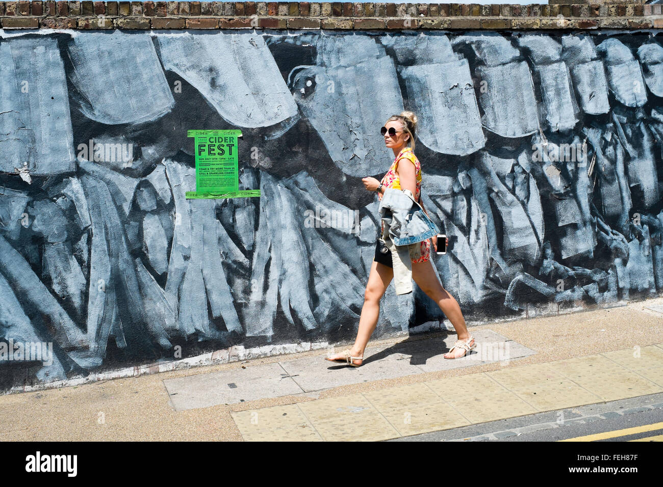 Kunst künstlerisch Wand Graffiti urban Hackney London Bürgersteig Stockfoto