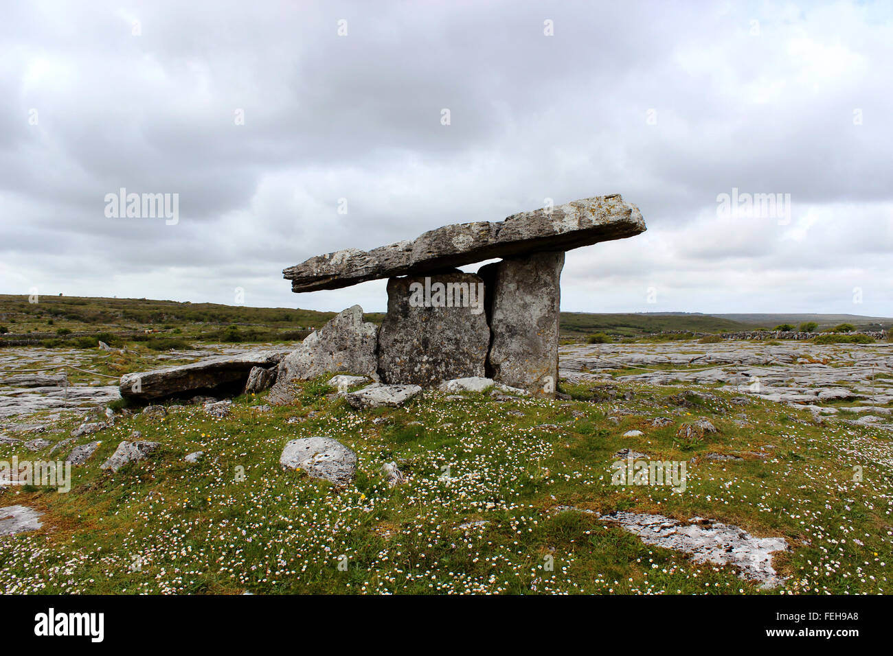 Poulnabrone Dolmen in die Burren, Irland Stockfoto