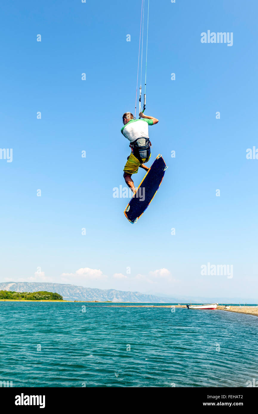 Wasserspaß und Kiteboarding in Ada Bojana, Montenegro Stockfoto