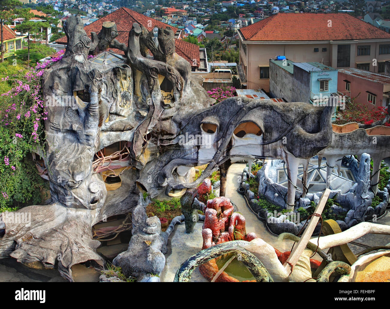 DALAT, VIETNAM - 4. Dezember 2012: Hang Nga Guesthouse, auch bekannt als das "verrückte Haus" Stockfoto
