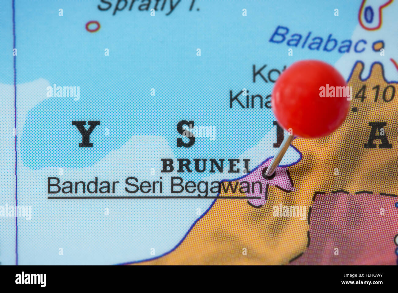 Nahaufnahme der einen roten Pin in einer Karte von Bandar Seri Begawan, Brunei. Stockfoto