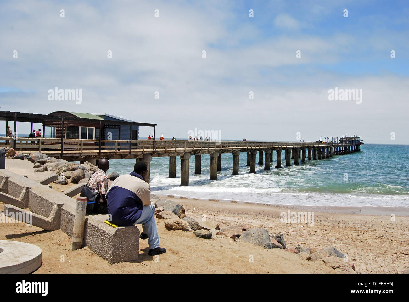 Strand mit Badesteg in Swakopmund, Namibia Afrika Stockfoto