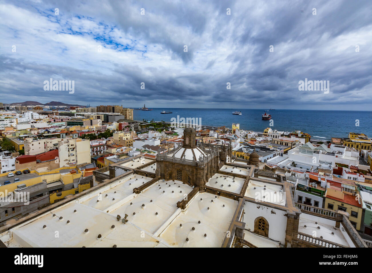 Panorama Blick auf Las Palmas de Gran Canaria an einem bewölkten Tag, Blick von der Kathedrale Santa Ana Stockfoto