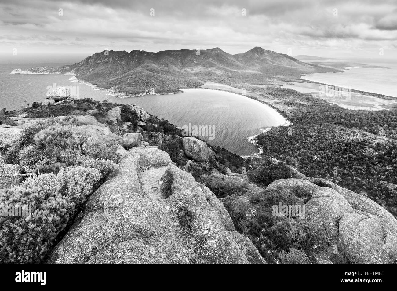 Wineglass Bay und der Freycinet Halbinsel in Tasmanien, Blick nach Süden vom Mt Amos Stockfoto