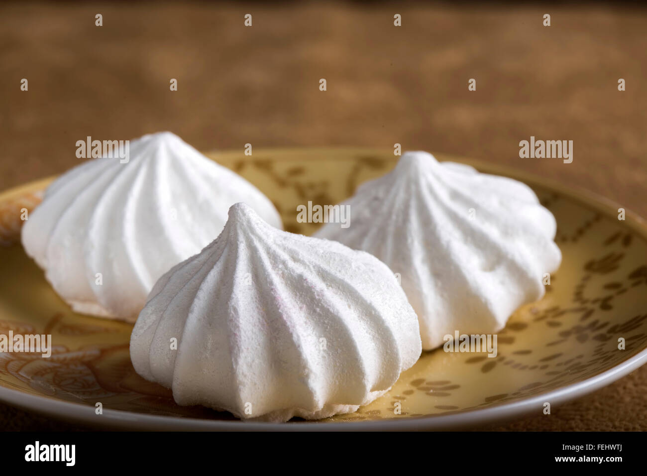 Baiser Cookies auf Platte Stockfoto