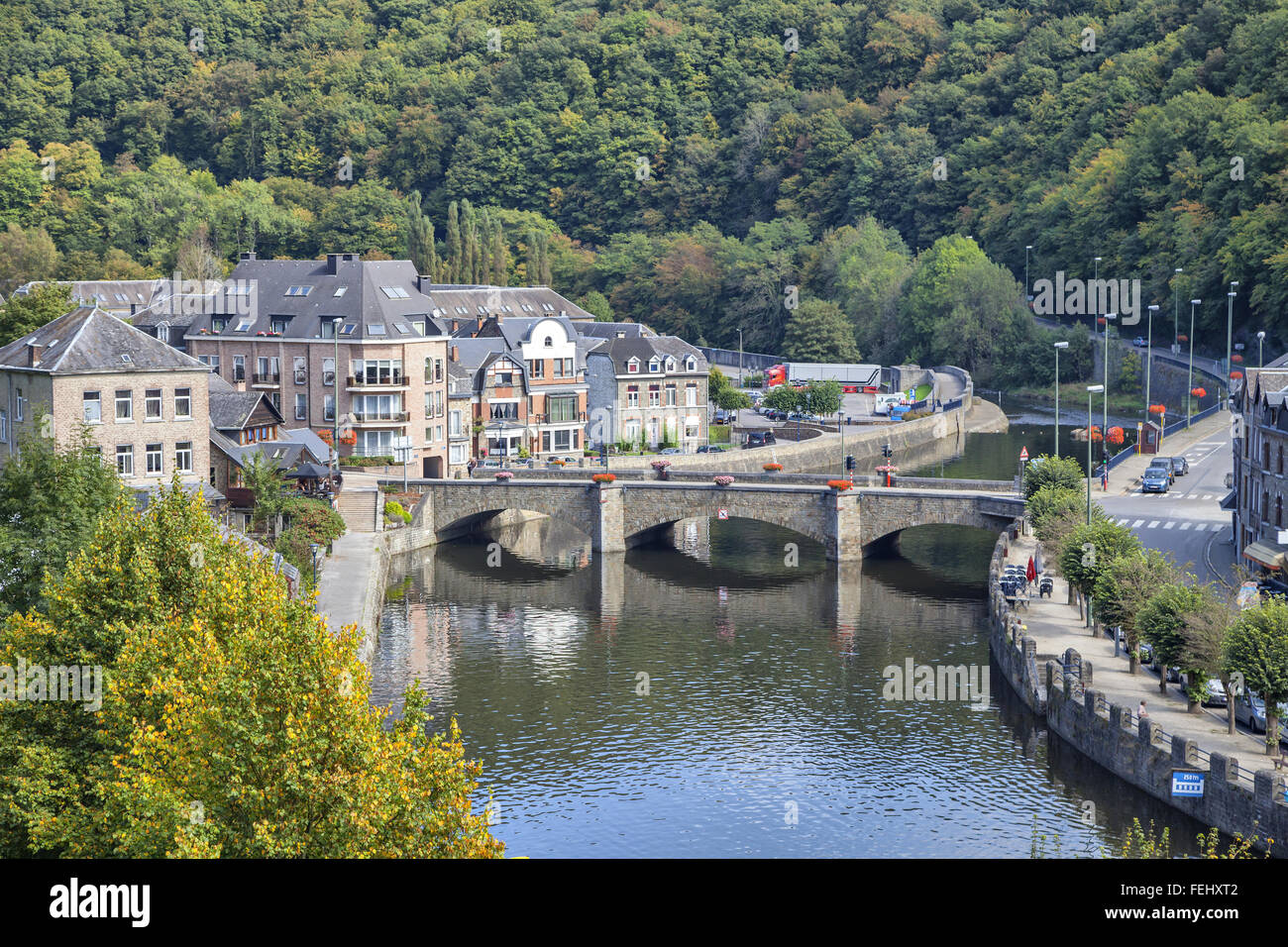 Brücke über die Rive Ourthe in La Roche-En-Ardenne, Belgien Stockfoto