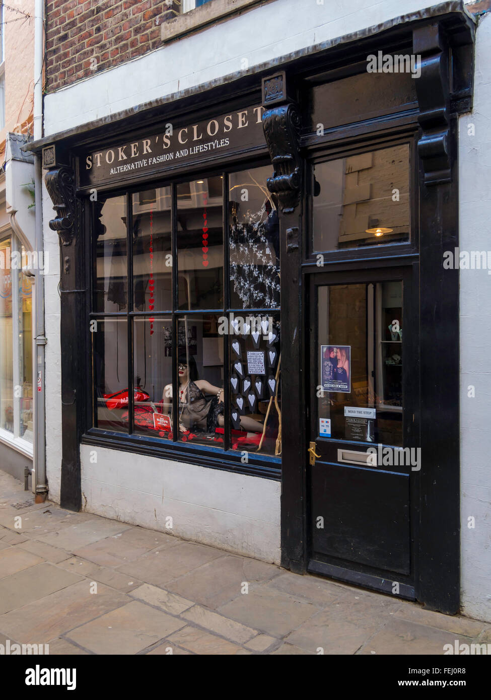 Stokers Schrank Shop mit Gothic Kleidung und Mode-Accessoires in Traube Lane Whitby Stockfoto