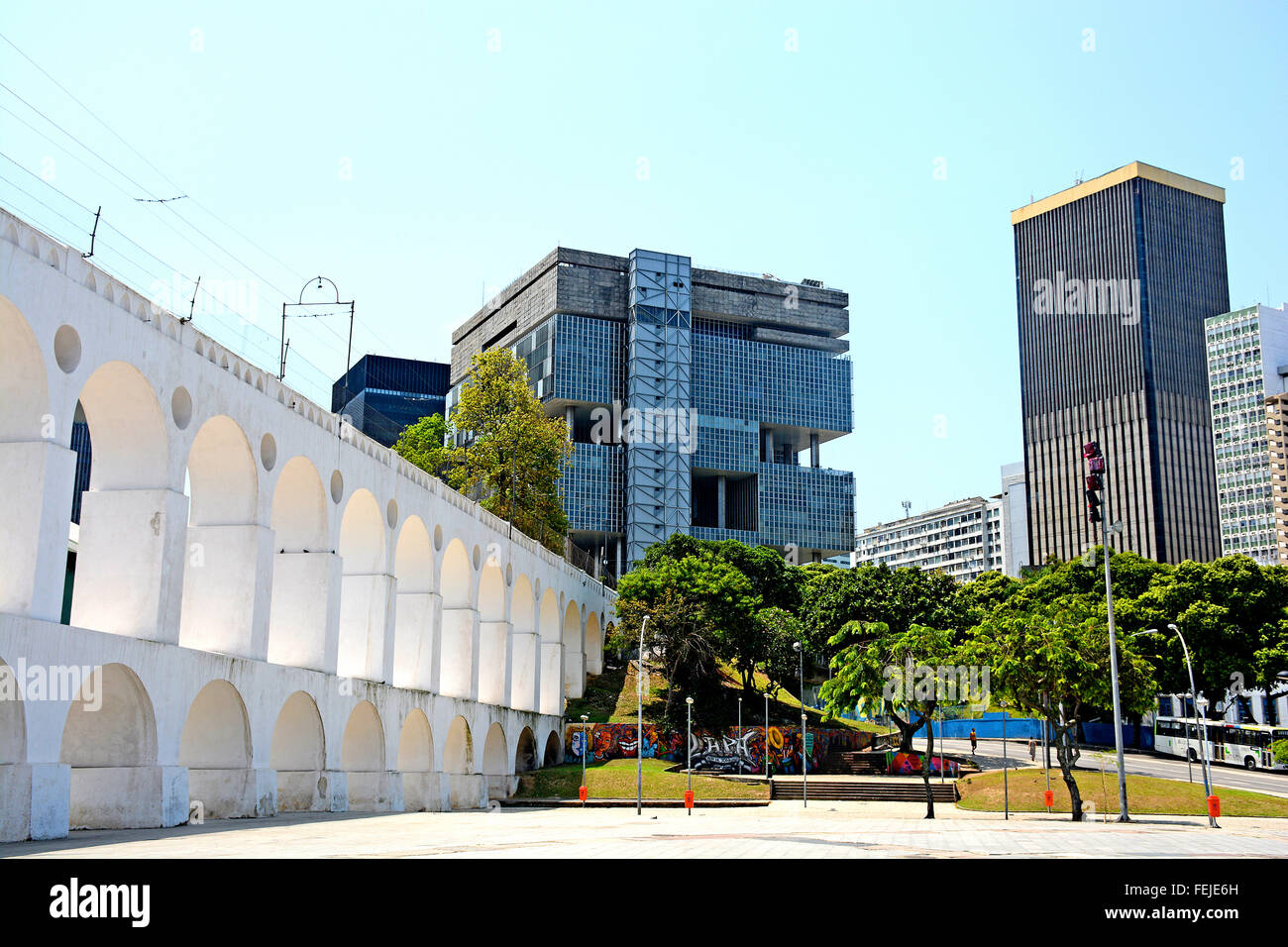 Geschäftsviertel mit dem Gebäude von Petrobras Headquaters und Lapa Arcos Central Rio De Janeiro Brasilien Stockfoto