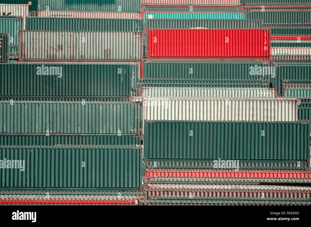 Die Container im Hafen Lagerhaltung Zeilen grün grau und rot Stockfoto