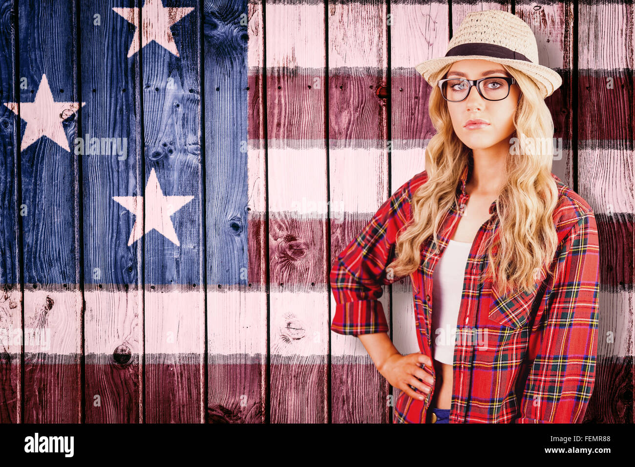 Zusammengesetztes Bild wunderschöne blonde Hipster mit der Hand auf den Hüften Stockfoto