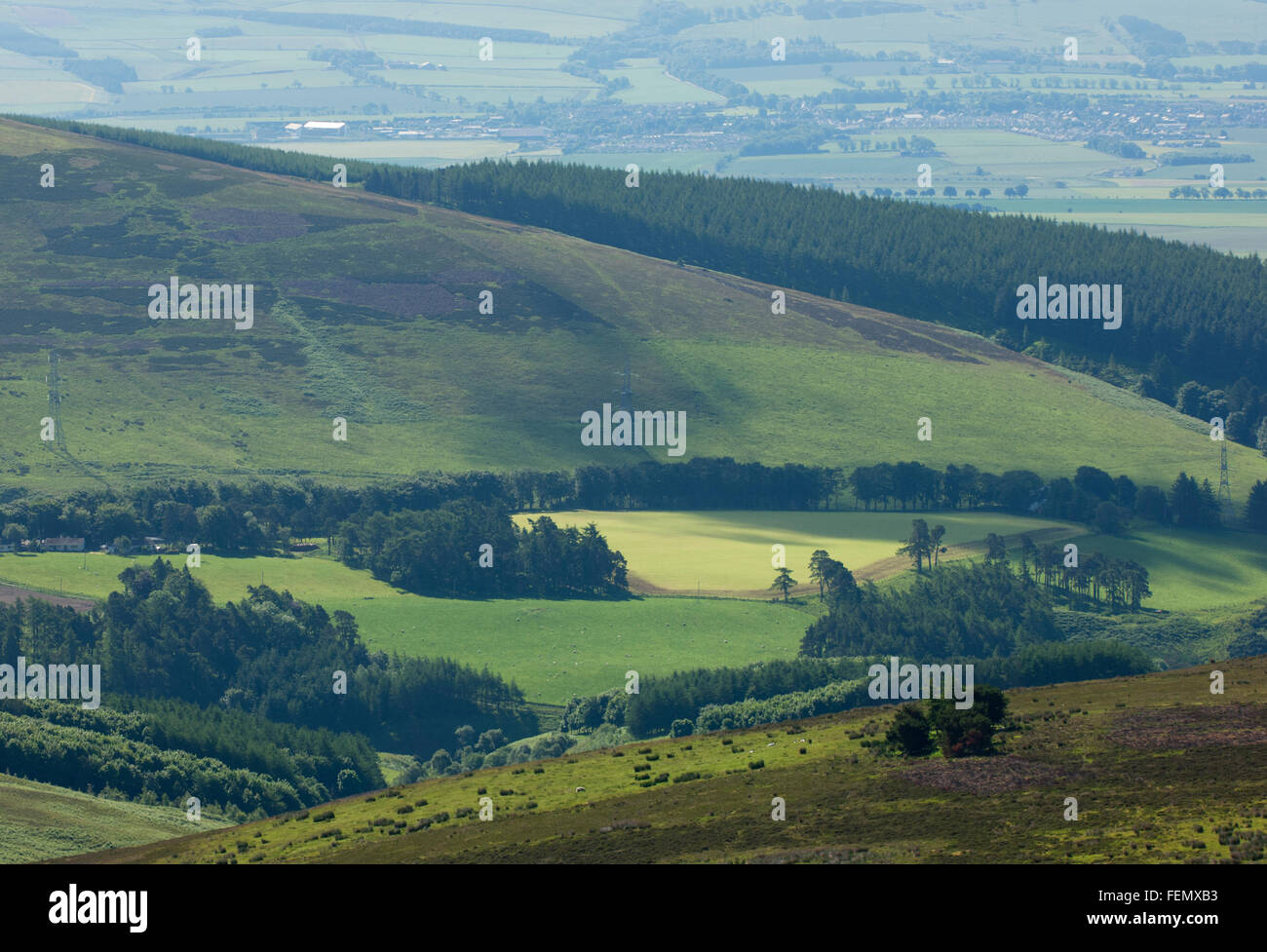 Die Aussicht vom Gipfel der Cairn O'Mount Straße, Blick in Richtung Fettercairn - Aberdeenshire, Schottland. Stockfoto