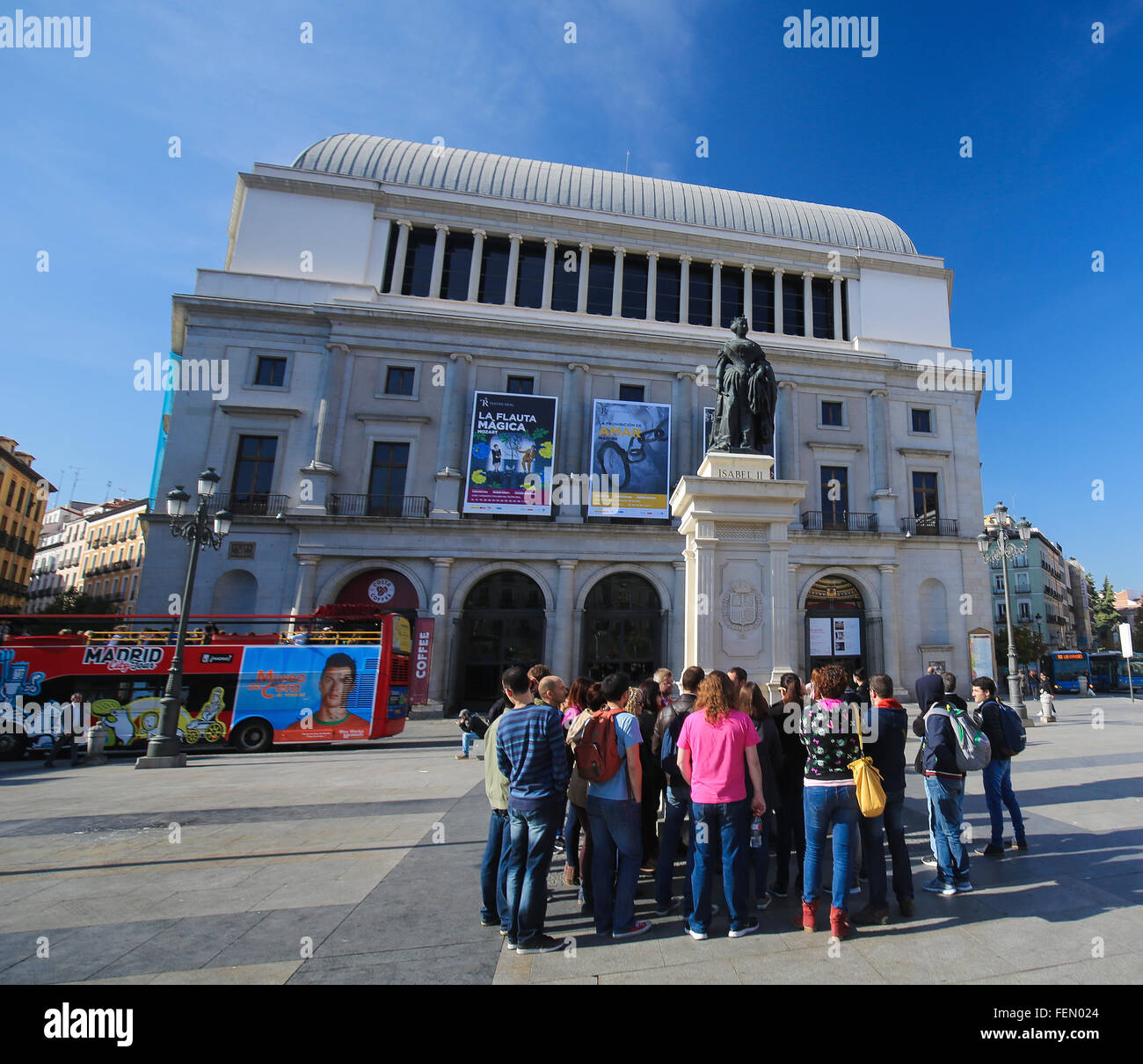 Oper von Madrid, Teatro Real und Statue von Königin Isabel II an der Plaza de Isabel II in Mad Stockfoto