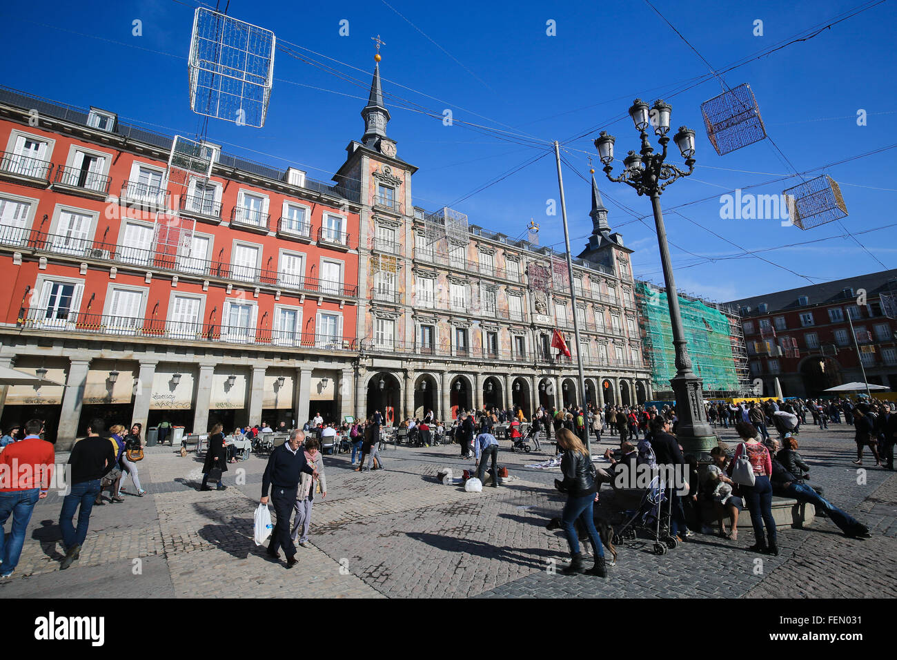 MADRID, Spanien - 14. November 2015: Plaza Mayor mit der Casa De La Panaderia im Zentrum von Madrid, Spanien Stockfoto