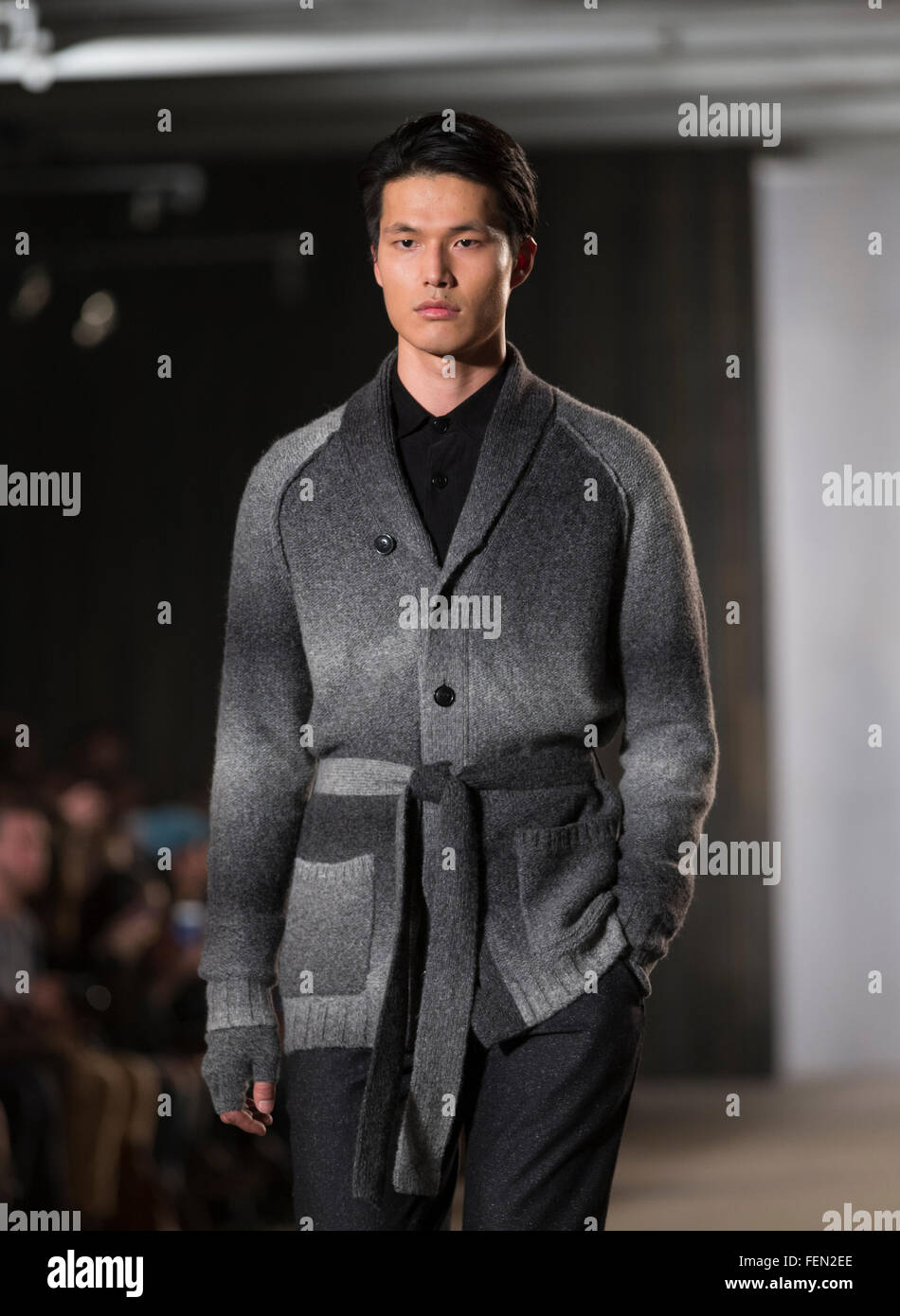 New York, NY USA - 4. Februar 2016: Modell Spaziergänge Start-und Landebahn für Timex x Todd Snyder von Todd Snyder während der Herbst 2016 New York Fashion Week am Clarkson Square Stockfoto