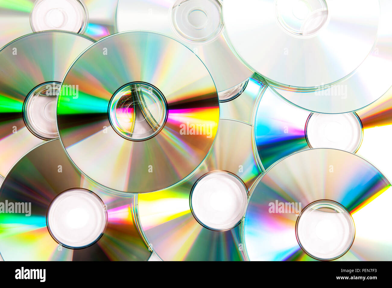 Optische Speichermedien Cds cd Stapel Stapel Musikfilm Filme Piraterie digitaler Daten Stockfoto