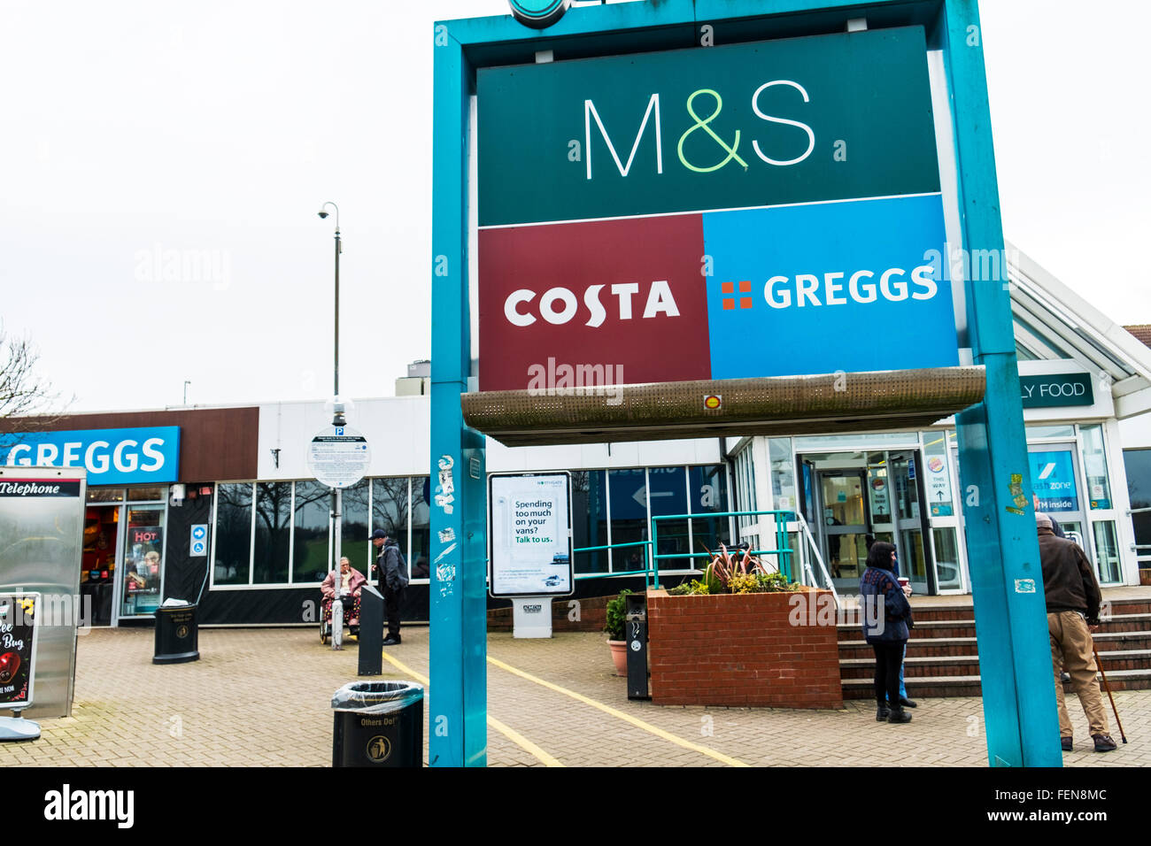 Ferrybridge Dienstleistungen M62 Autobahn Service Schild außen Geschäfte Rastplatz UK England GB Stockfoto