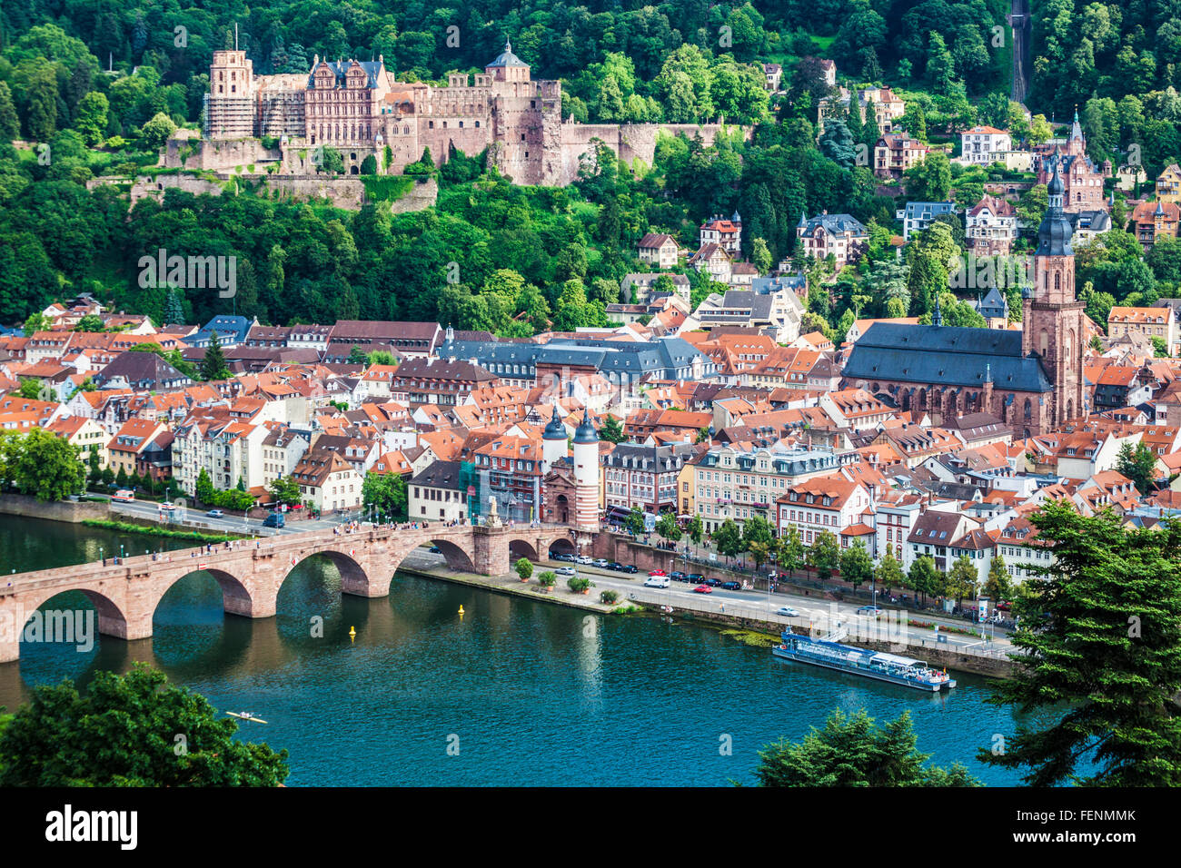Blick über Heidelberg Altstadt, Schloss, Kirche und Brücke. Stockfoto