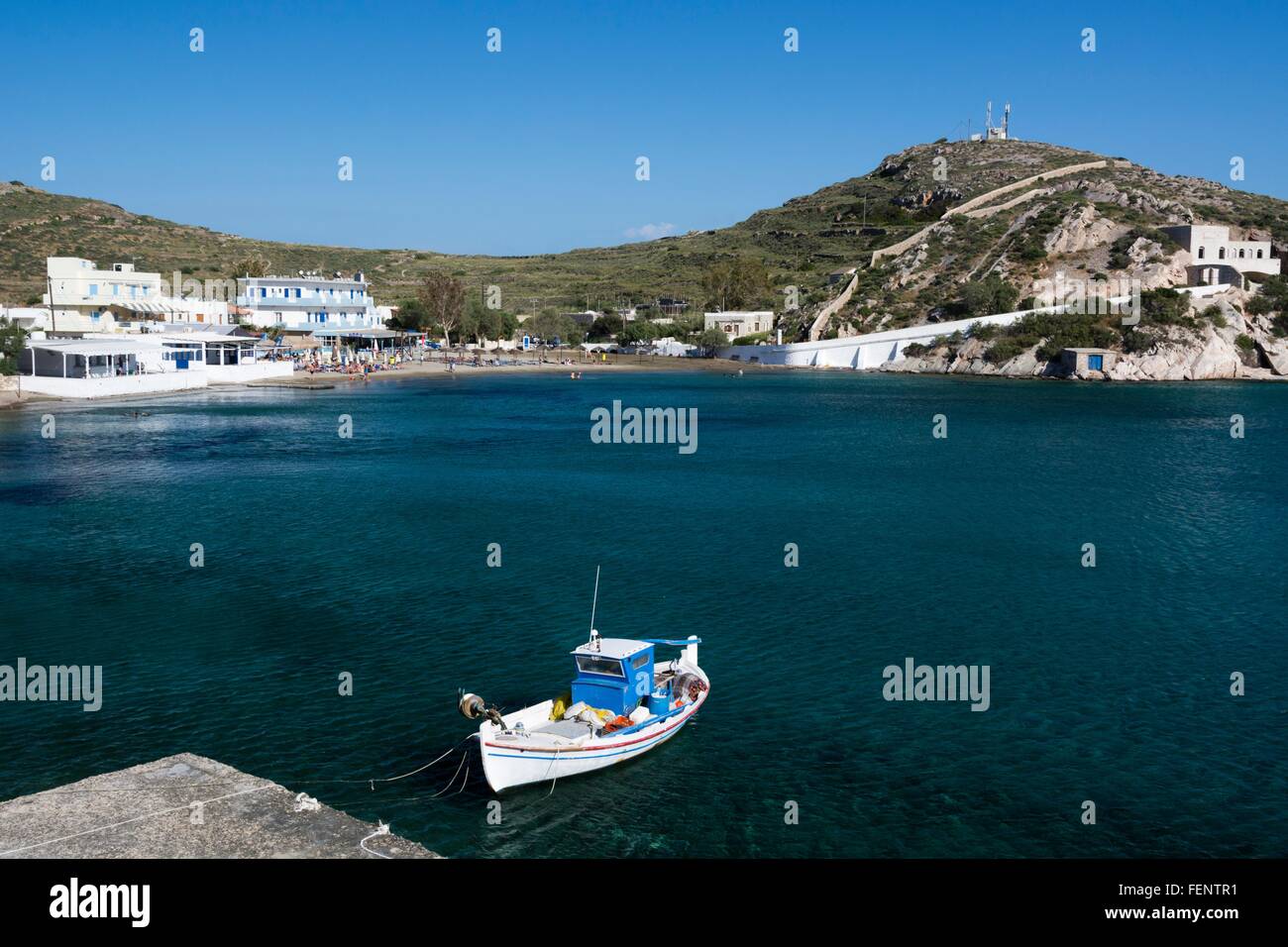 Angelboot/Fischerboot vertäut am Vari, Syros, Kykladen, Ägäis, Griechenland Stockfoto