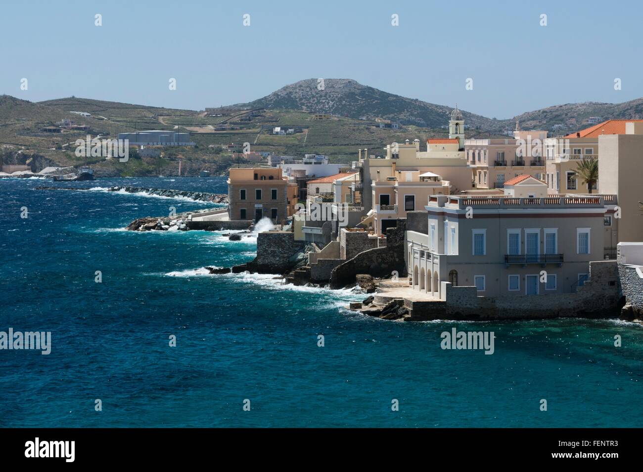 Erhöhten Blick auf Meer und Ermoupoli, Syros, Kykladen, Ägäis, Griechenland Stockfoto