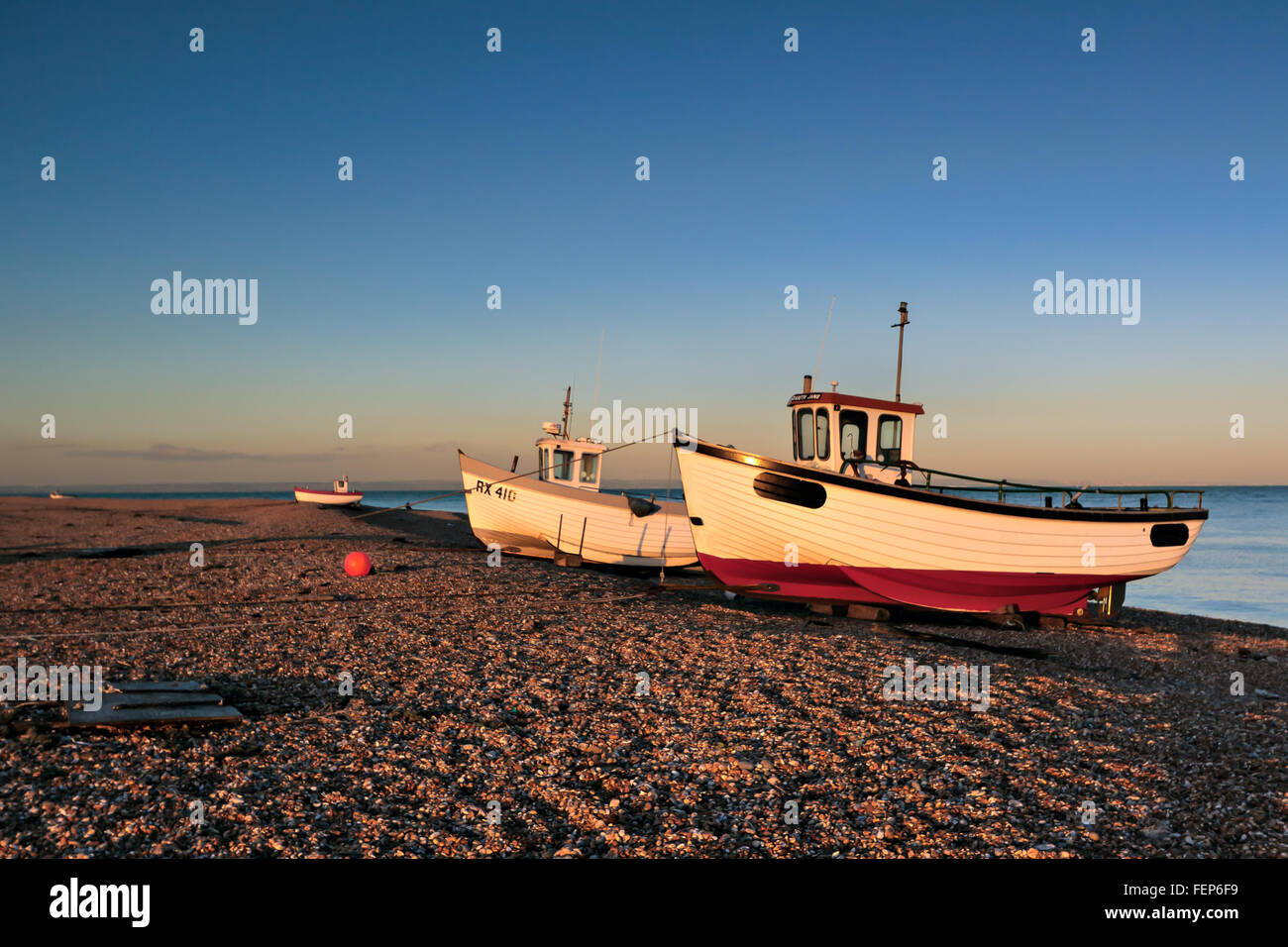 Angelboote/Fischerboote am Strand von Dungeness Stockfoto