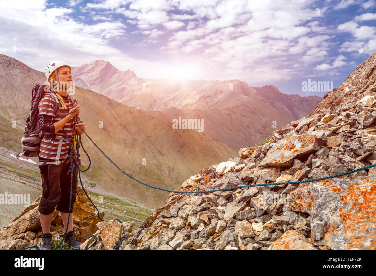 Bergsteiger mit Seil Stockfoto