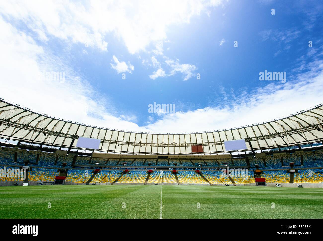 Niedrigen Winkel Ansicht des Himmels von Maracana-Stadion, Grande Tijuca, Rio De Janeiro, Brasilien Stockfoto