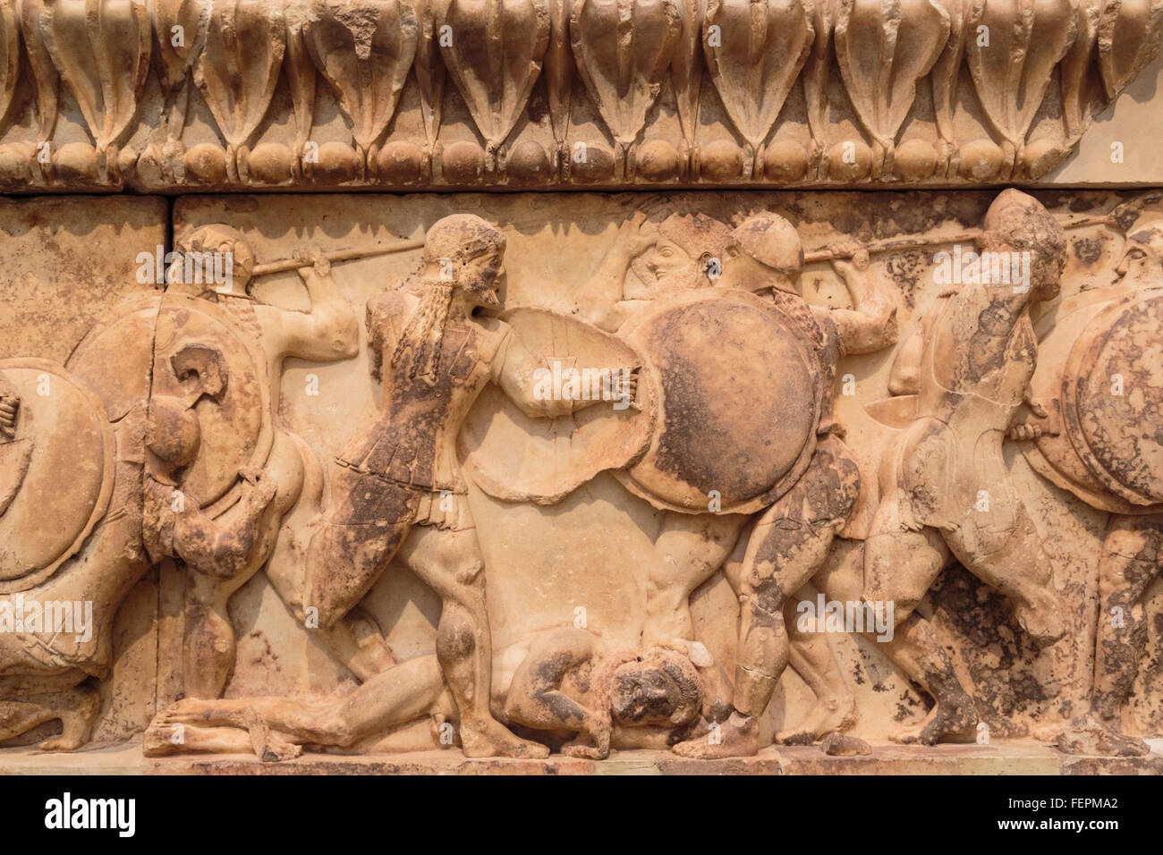 Delphi, Phokis, Griechenland.  Delphi archäologisches Museum.  Abschnitt des Frieses an der Nordseite des Finanzministeriums von der Siphnians Stockfoto