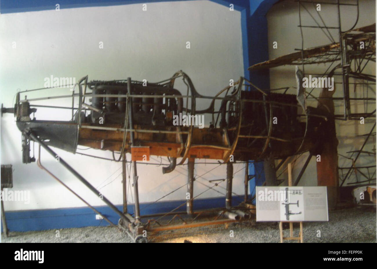 Der Zeppelin Staaken R.. VI, ein deutscher Bomber aus dem Ersten Weltkrieg, ist 2006 im Polnischen Luftmuseum zu sehen. Dieses Flugzeug ist für seinen Einsatz bei großangelegten Bombenangriffen während des Krieges von Bedeutung. Stockfoto