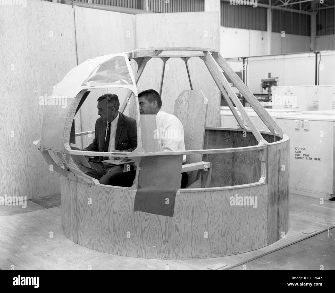 Dieses Bild zeigt das Äußere des Modells des Lunar Excursion Module (LEM), das während Phase A des Apollo-Programms verwendet wurde. Es zeigt die komplizierte Konstruktion und Konstruktion, die bei der Entwicklung des Raumschiffs für Mondmissionen erforderlich ist. Stockfoto