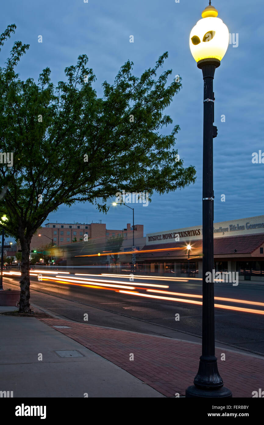 "Alien Sie" Laternenpfahl und helle Streifen, Roswell, New Mexico, Vereinigte Staaten Stockfoto