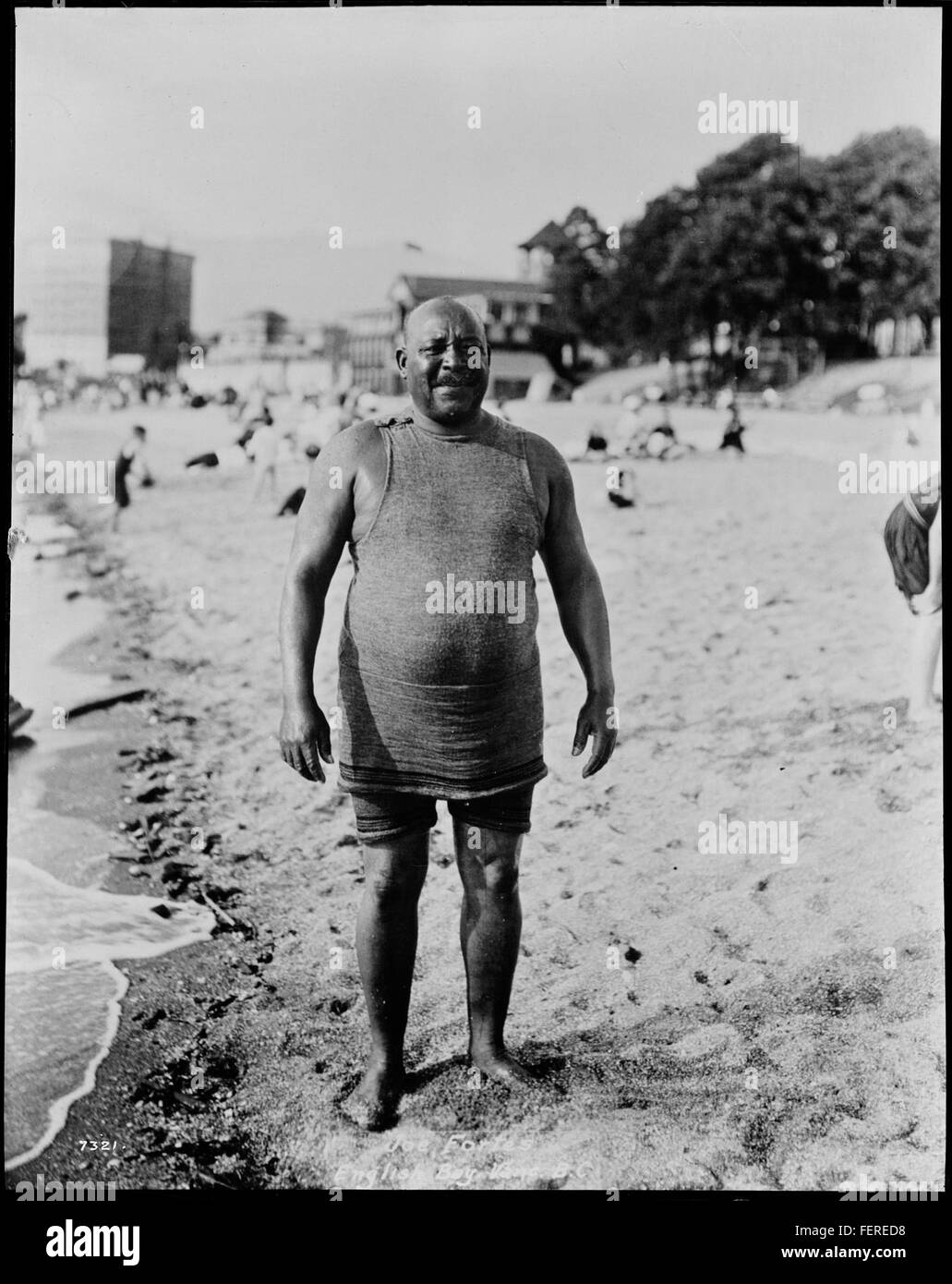 Joe Fortes war ein bekannter Rettungsschwimmer in Vancouver, Kanada. Seit dem späten 19. Jahrhundert diente er in English Bay und wurde ein lokaler Held für sein Engagement, Leben zu retten und die Wassersicherheit zu fördern. Stockfoto
