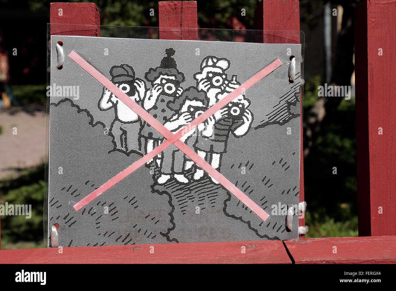 Schild Warnung Besucher nicht auf die Festung der Insel Suomenlinna, Helsinki, Finnland fotografieren. Stockfoto