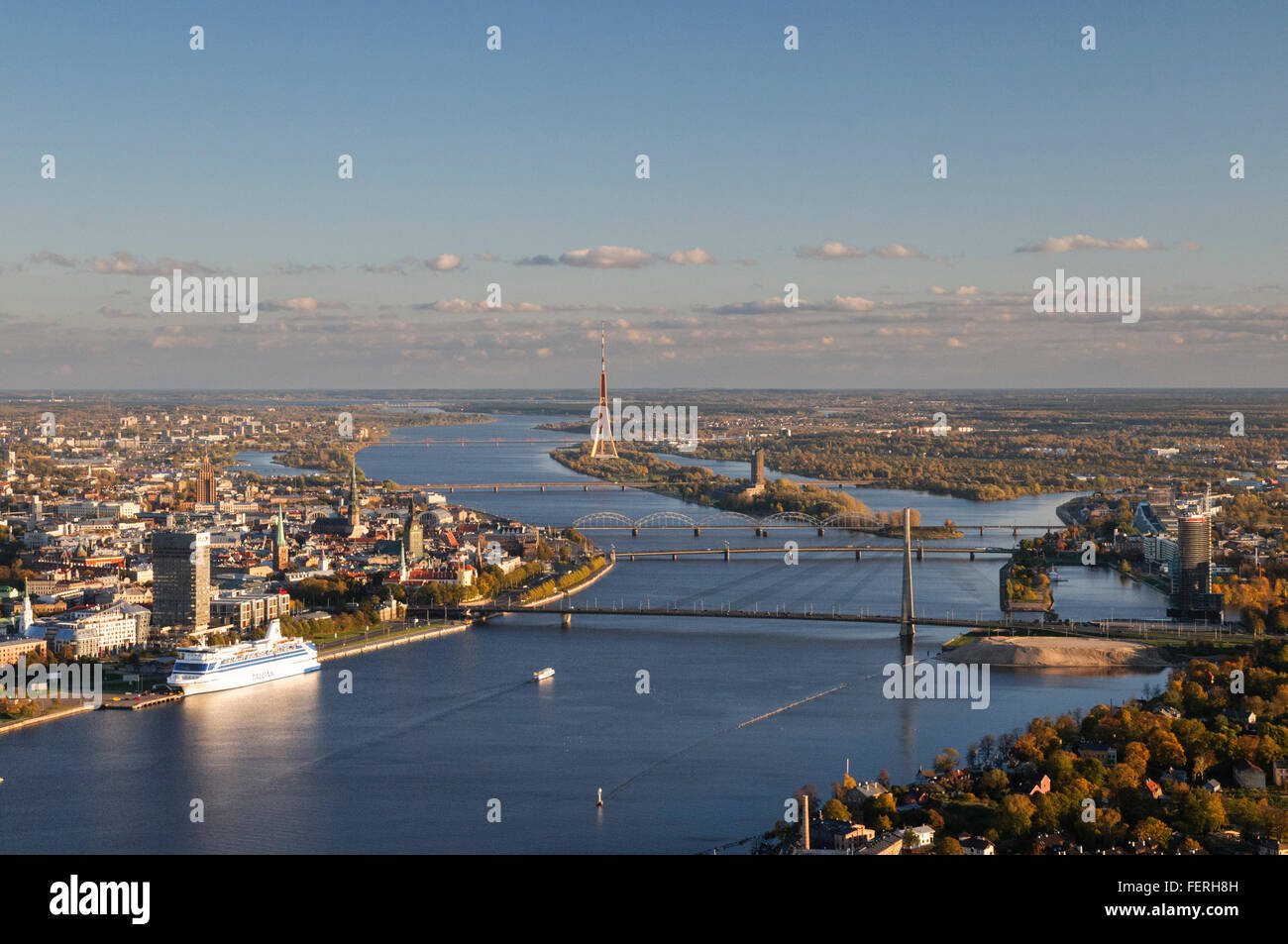 Fluss Daugava und Riga von oben Stockfoto