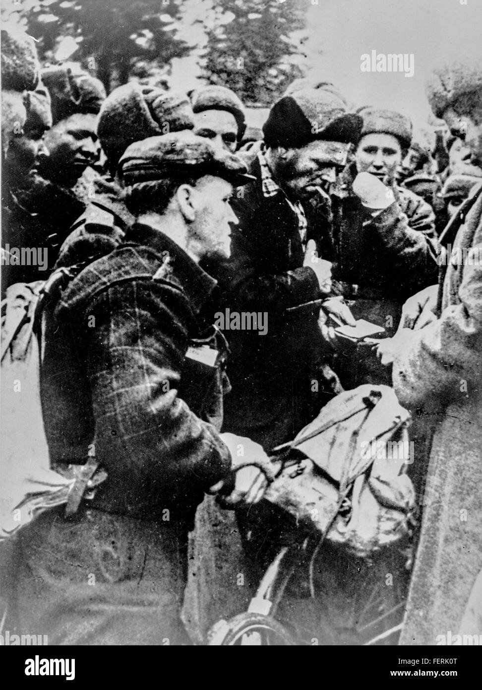 Die Befreiung Finnmarks während des Zweiten Weltkriegs 1944, die das Ende der deutschen Besatzung in Nordnorwegen bedeutete. Dieses Bild spiegelt das bedeutende historische Ereignis wider, einschließlich der Militäroperation in Sør-Varanger und des umfassenderen Kontextes der Auswirkungen des Krieges auf die Region. Das Foto wurde im Jahr 2015 aufgenommen, um an die Veranstaltung zu erinnern. Stockfoto