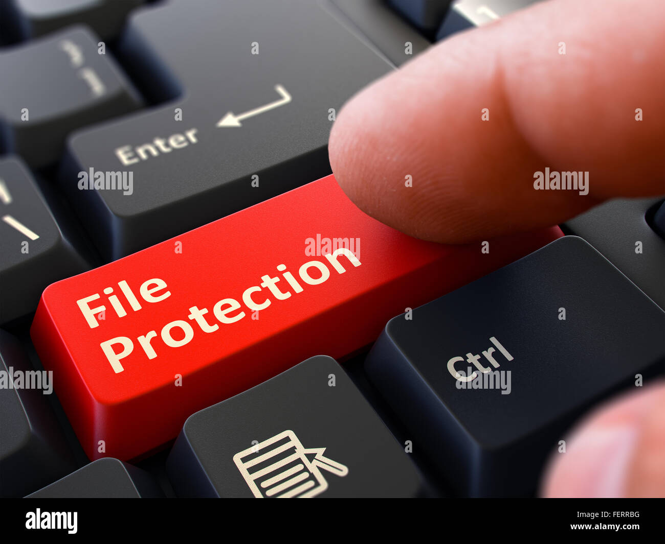 Datei-Schutzkonzept. Person Tastatur klicken. Stockfoto