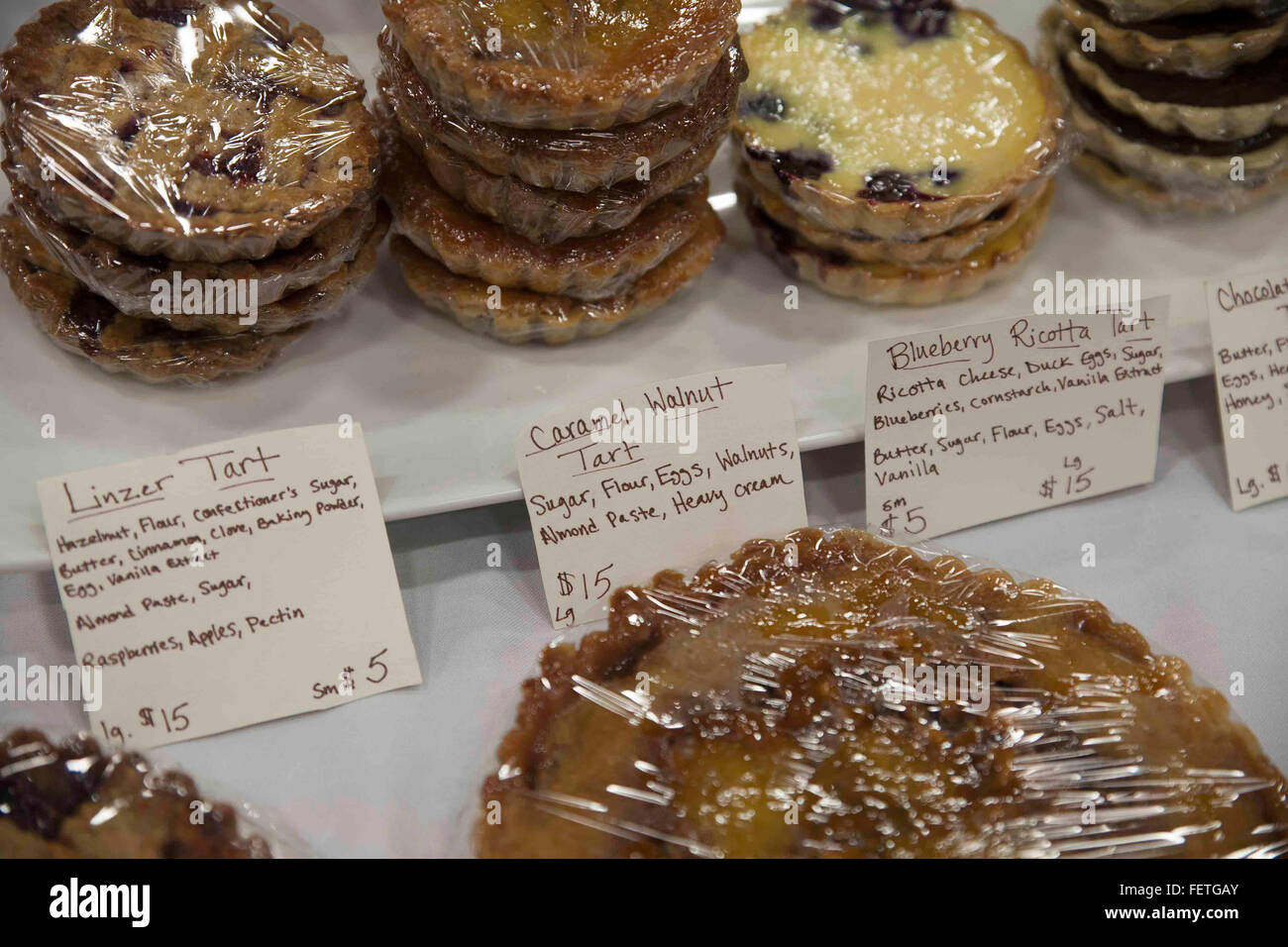 Gebäck und Plätzchen für den Verkauf in einer Markthalle in Williamstown, Massachusetts. Stockfoto