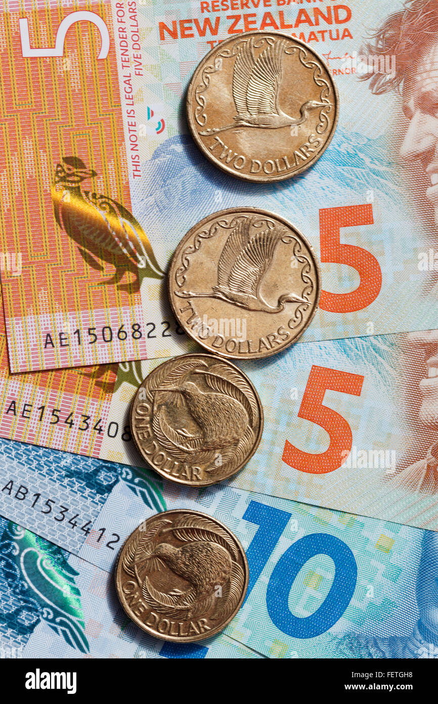 Neuseeland Währung, neue Kunststoff / Polymer-Kiwi-Dollar-Banknoten und-Münzen, zehn, fünf, zwei, eins Konfessionen.  $10 $5 $2 $1 Stockfoto