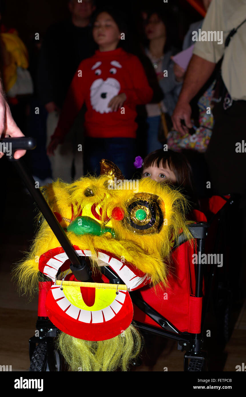 Lohan Schule der Shaolin Löwenbaby flanieren an der Las Vegas M Resort 2016 chinesischen Neujahrsfest. Stockfoto