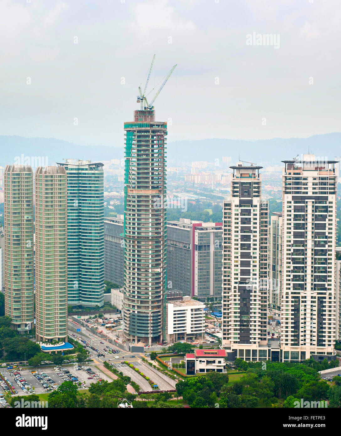 Bau des Wolkenkratzers im Gange in Kualal, Thailand Stockfoto