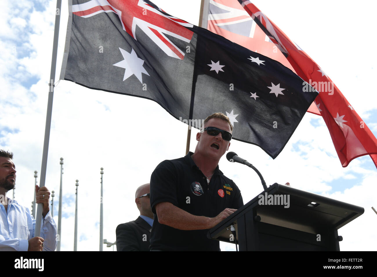 Standhaftigkeit Senat Kandidat Christopher "Chris" Shortis spricht bei der PEGIDA Rallye in Canberra, Australien. Stockfoto