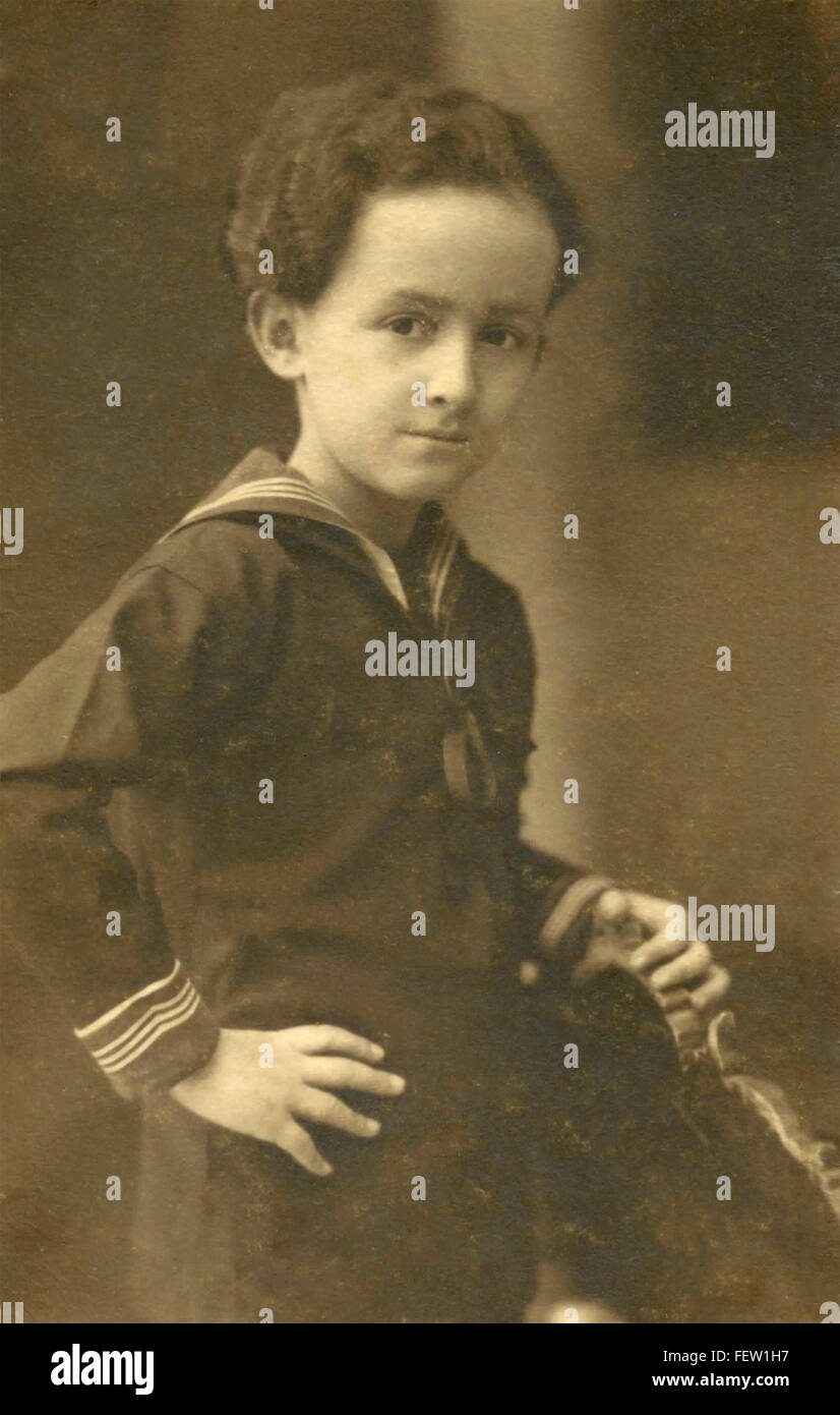 Kind, gekleidet wie ein Seemann, Italien Stockfoto