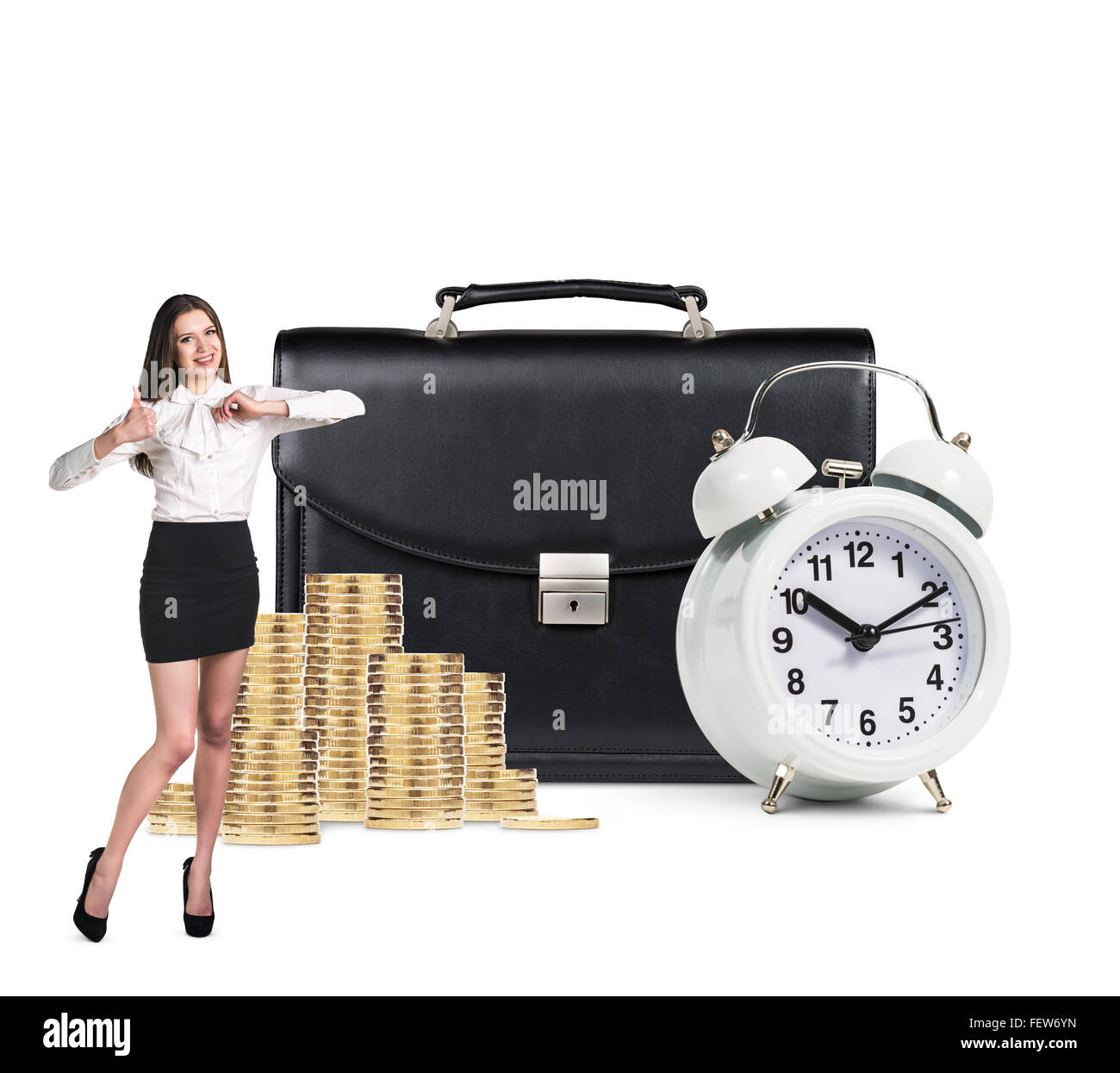 Business-Frau in der Nähe von Alarm, Aktenkoffer und Münzen Stockfoto